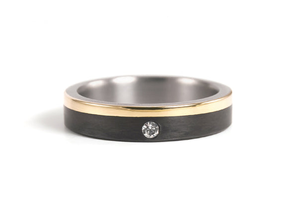 Anillo de Titanio, Oro amarillo 18k y Fibra de Carbono con Swarovski (00424_4S1)