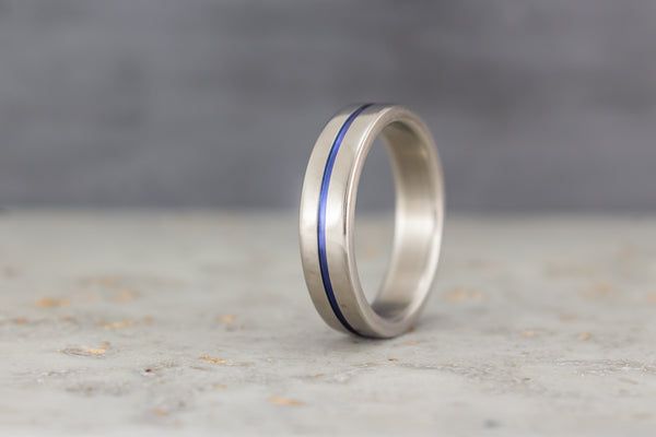 Anillo Titanio pulido con línea azul (00016_7N)